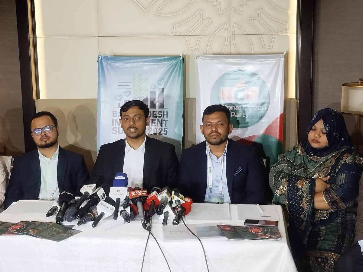 রাজধানীর একটি হোটেলে বিনিয়োগ সম্মেলনে এনসিপির প্রতিনিধিদল আয়োজিত সংবাদ সম্মেলনে বক্তব্য দেন দলটির মুখ্য সমন্বয়ক নাসীরুদ্দীন পাটওয়ারী