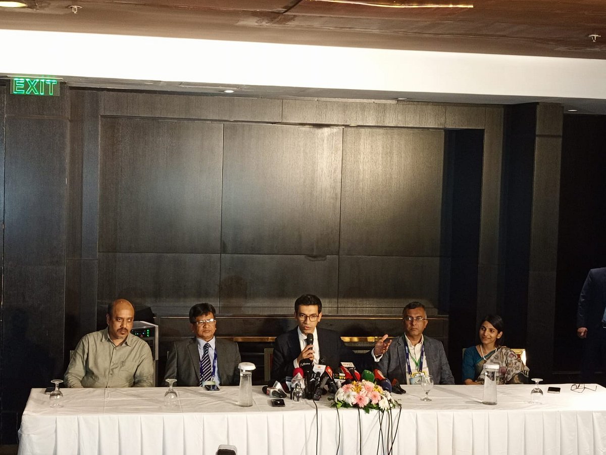 সংবাদ সম্মেলনে বিদেশি বিনিয়োগকারীদের বিনিয়োগ আগ্ৰহের কথা জানান বিডার নির্বাহী চেয়ারম্যান আশিক চৌধুরী। গতকাল হোটেল ইন্টারকন্টিনেন্টালে