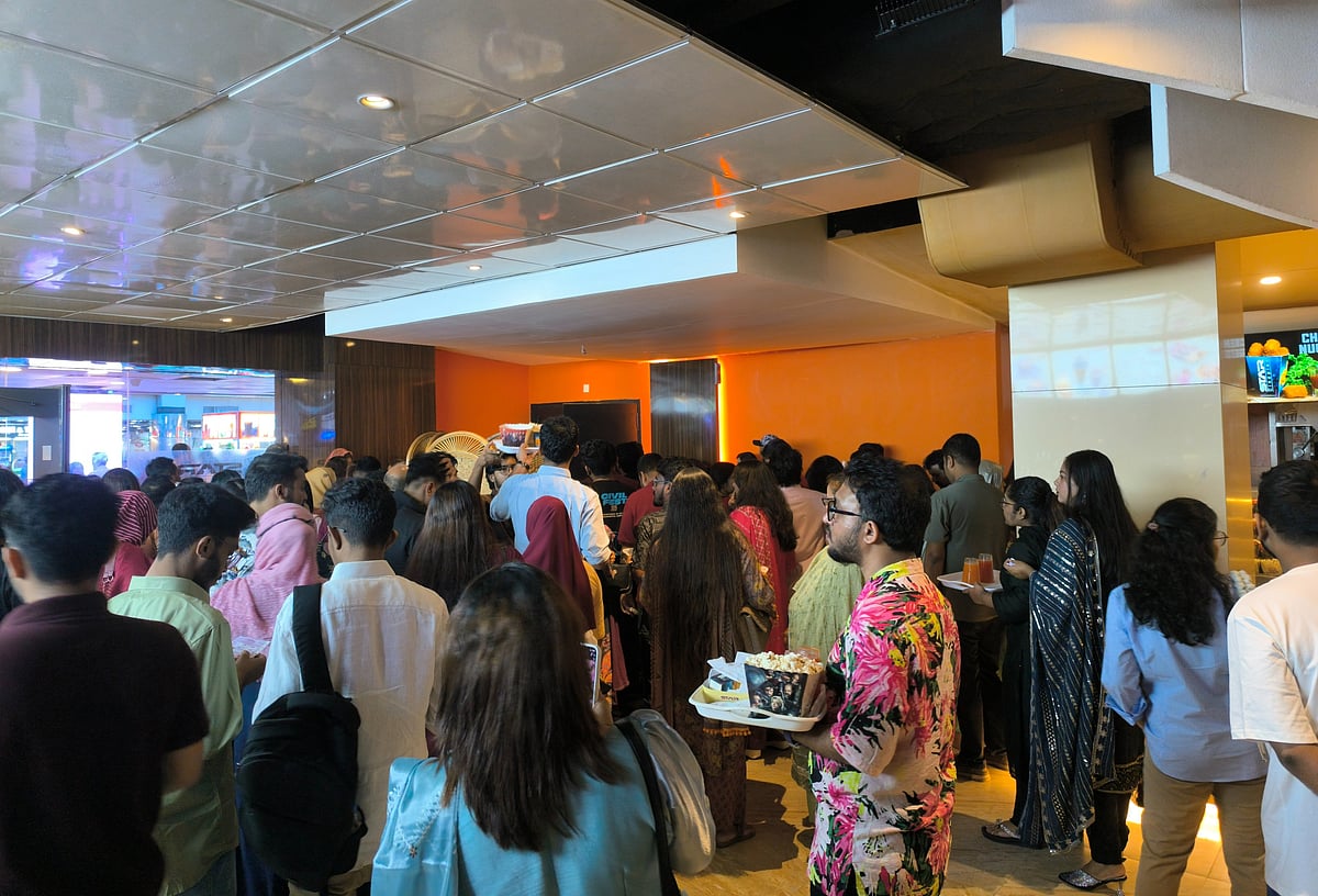 ঈদের সিনেমা দেখতে স্টার সিনেপ্লেক্সর বসুন্ধরা সিটি শাখায় দর্শকের ভিড়