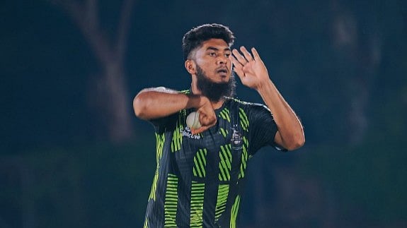 লাহোর কালান্দার্সের অনুশীলনে রিশাদ হোসেন