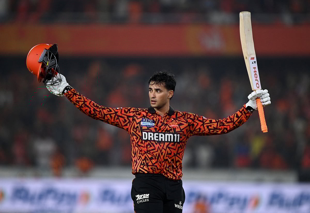 অবিশ্বাস্য এক ইনিংস খেলছেন অভিষেক