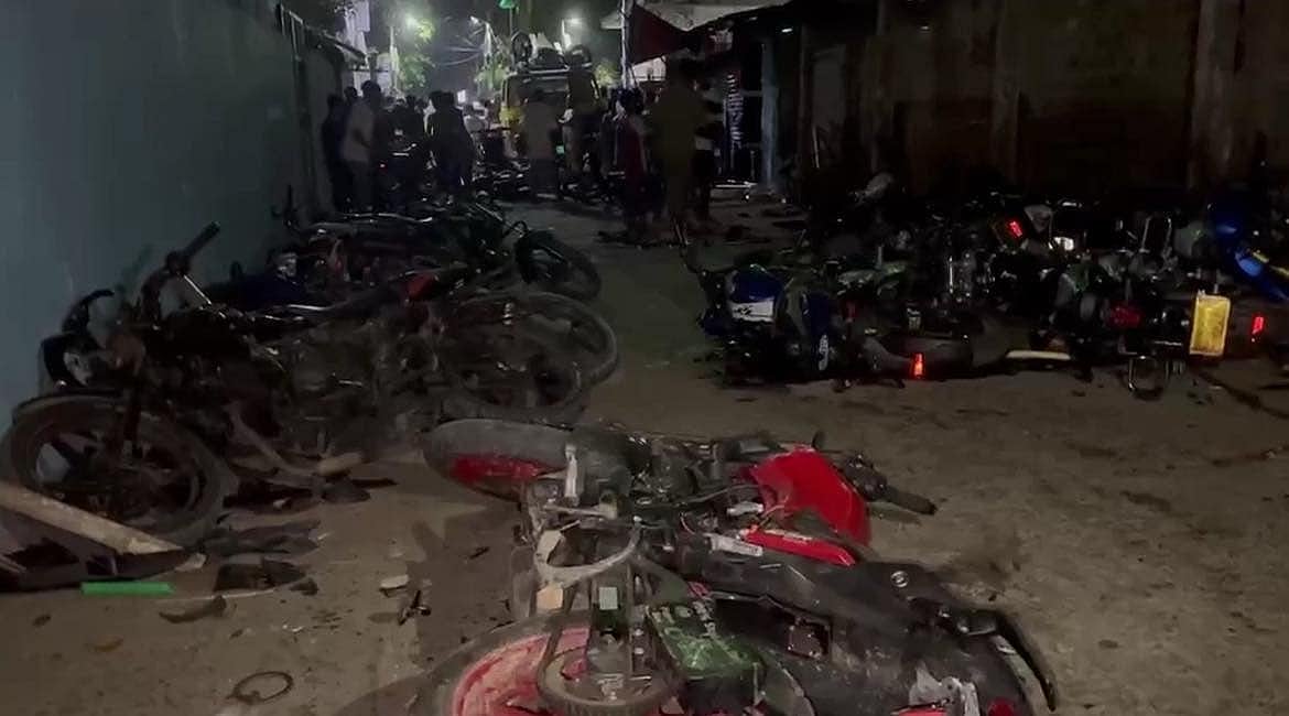 ক্ষুব্ধ এলাকাবাসী ৩০টির বেশি মোটরসাইকেল আটকে রেখে ভাঙচুর করেন