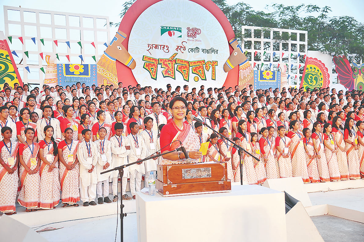 হাজার কণ্ঠে গান করছে সুরের ধারা