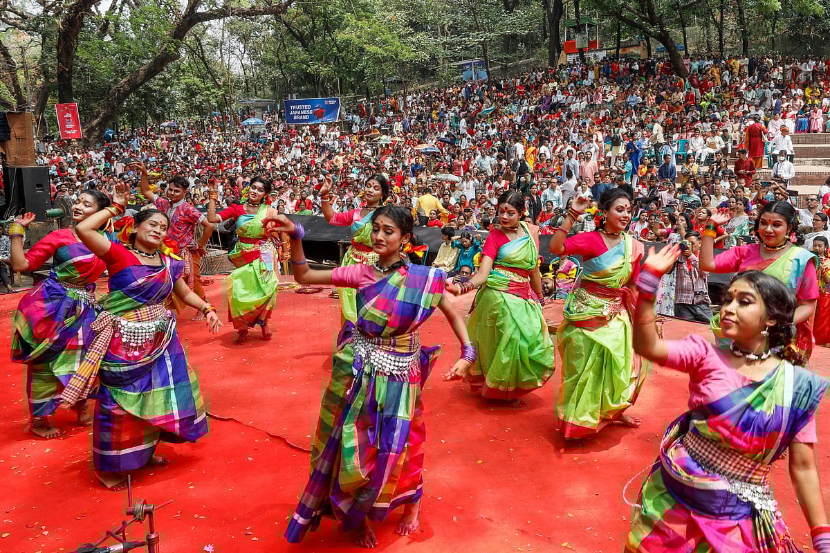 চট্টগ্রাম নগরের ডিসি হিলে বাংলা বর্ষবিদায় ও বরণের অনুষ্ঠান প্রায় অর্ধশত বছরের ঐতিহ্য