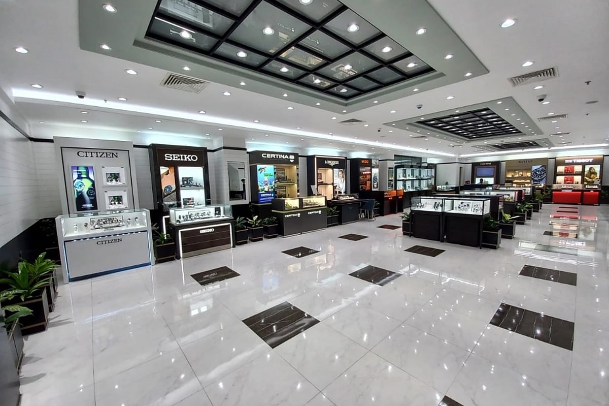 গতানুগতিক উপহারের বাইরে ভিন্নতা আনতে চাইলে ‘টাইম জোন’-এর ব্র্যান্ডেড ঘড়ি হতে পারে প্রিয়জনের জন্য নতুন বছরের সেরা উপহার