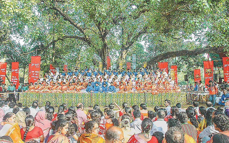 ১৯৬৭ সালে বাংলা নববর্ষের প্রভাতে রমনার অশ্বত্থমূলে সাংস্কৃতিক অনুষ্ঠান আয়োজনের মধ্য দিয়ে ছায়ানট নতুন ধারার সূচনা করে