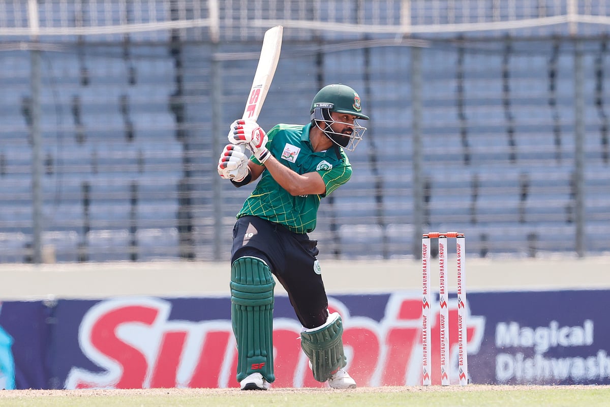 ৮৭ রান করার পথে সাদমান ইসলাম