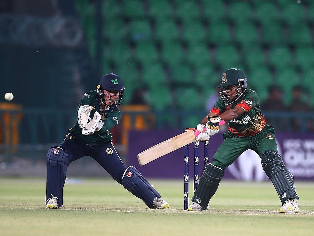 ৬৭ রান করার পথে রিতু মনি। আয়ারল্যান্ডের বিপক্ষে বিশ্বকাপ বাছাইপর্বের ম্যাচে