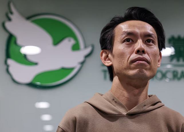 ডেমোক্রেটিক পার্টির প্রধান লো কিন-হেই