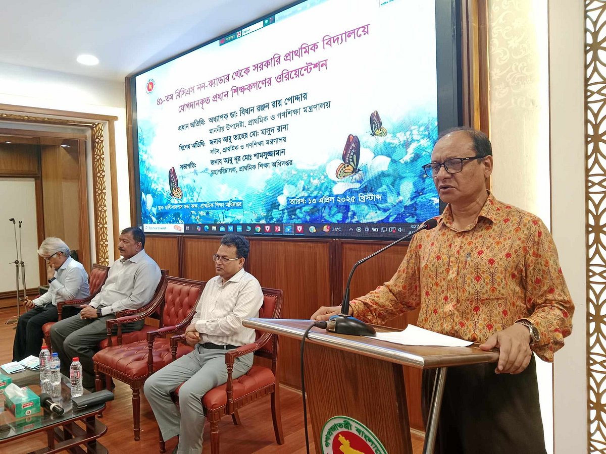 প্রাথমিক শিক্ষা অধিদপ্তরের প্রধান কার্যালয়ে সার্ভার স্টেশনের উদ্বোধন করেন প্রাথমিক ও গণশিক্ষা মন্ত্রণালয়ের উপদেষ্টা অধ্যাপক বিধান রঞ্জন রায় পোদ্দার