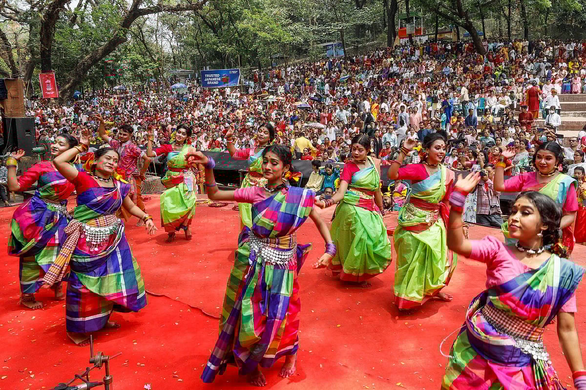 চট্টগ্রাম নগরের ডিসি হিলে বাংলা বর্ষবিদায় ও বরণের অনুষ্ঠান প্রায় অর্ধশত বছরের ঐতিহ্য