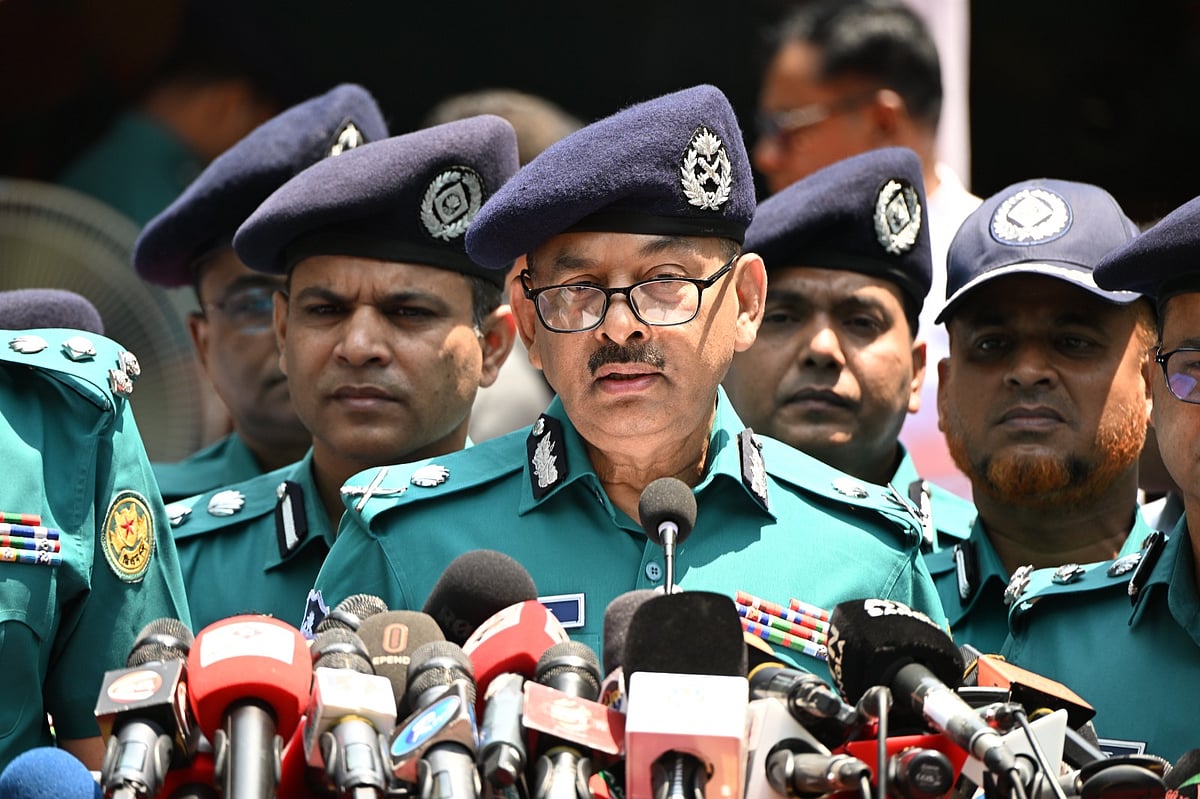 ঢাকা মহানগর পুলিশের (ডিএমপি) কমিশনার শেখ মো. সাজ্জাত আলী। পয়লা বৈশাখ উপলক্ষে রাজধানীর রমনা বটমূলে ডিএমপির নিরাপত্তা–পরিকল্পনা ও মহড়া আজ রোববার দুপুরে পরিদর্শন শেষে সাংবাদিকদের সঙ্গে আলাপকালে