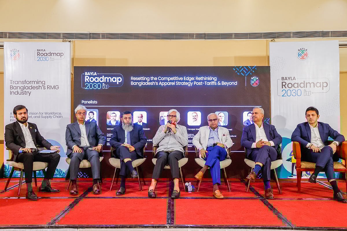 তরুণ উদ্যোক্তাদের সংগঠন বাংলাদেশ অ্যাপারেলস ইয়ুথ লিডারস অ্যাসোসিয়েশন (বিএইএলএ) আয়োজিত ‘বাংলাদেশের পোশাক খাতের পথনকশা ২০৩০’ শীর্ষক আলোচনা সভায় বক্তারা। গতকাল ঢাকার একটি হোটেলে