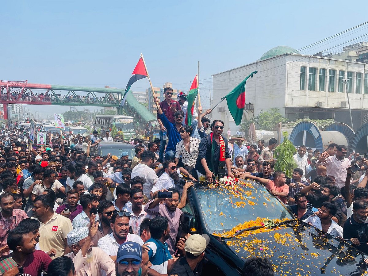 সাজার মেয়াদ শেষে কারাগার থেকে বের হয়েছেন নারায়ণগঞ্জ জেলা ছাত্রদলের সাবেক সভাপতি জাকির খান। আজ রোববার সকালে নারায়ণগঞ্জ জেলা কারাগারের সামনে