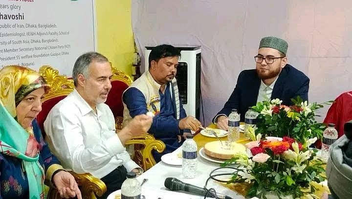 শতবছরের ঐতিহ্যবাহী আকবরিয়া হোটেলে বসে বগুড়ার প্রসিদ্ধ ও সুস্বাদু দই খেলেন বাংলাদেশে নিযুক্ত ইরানের রাষ্ট্রদূত মানসুর চাভোশি