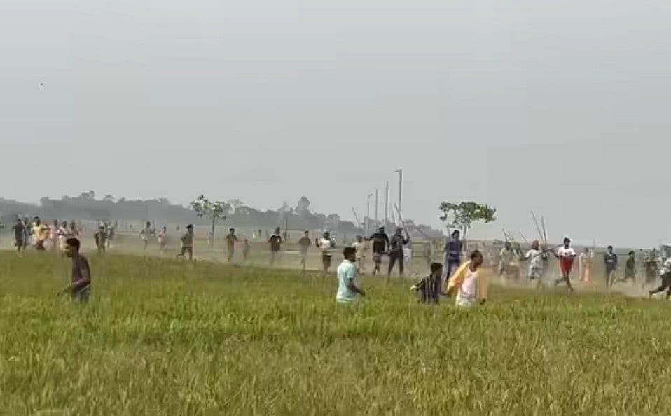 ভৈরবে আধিপত্য বিস্তার নিয়ে দুই বংশের সংঘর্ষে ৩০ জন আহত হন। আজ মঙ্গলবার বিকেলে উপজেলার সাদেকপুর ইউনিয়নের মৌটুপি গ্রামে