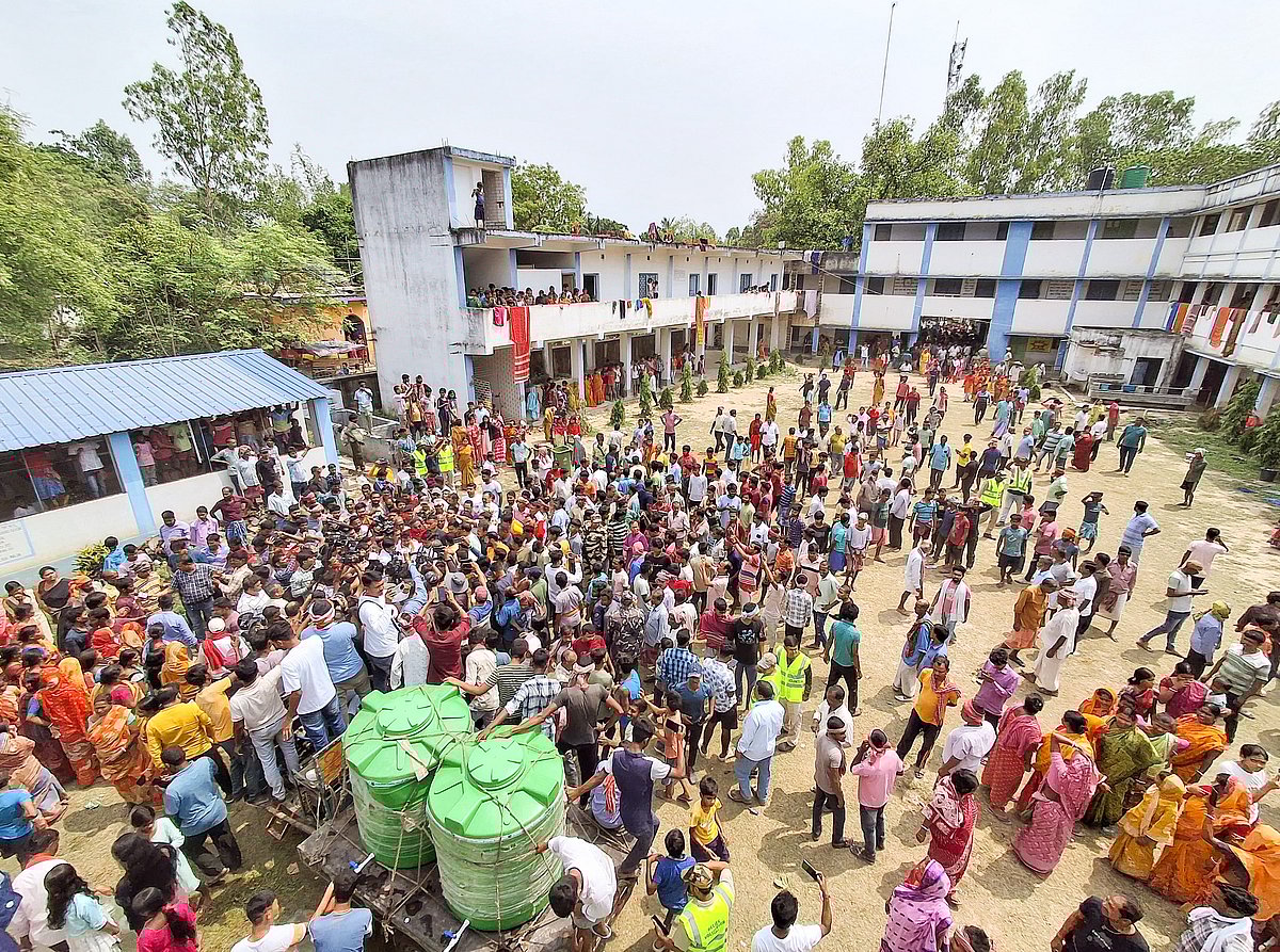 সাম্প্রদায়িক সহিংসতার পর অনেক পরিবার মালদার একটি আশ্রয়কেন্দ্রে আশ্রয় নিয়েছে