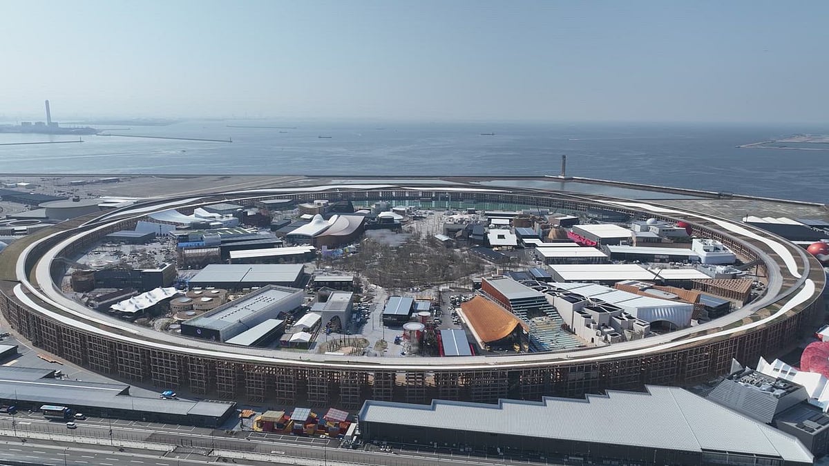 ওসাকা এক্সপোর প্রতীক হিসেবে বিবেচিত ‘গ্র্যান্ড রিং’ । যা কাঠের কাঠামোতে তৈরি। ওসাকায় কৃত্রিমভাবে নির্মিত দ্বীপ ইউমেশিমায় এই এক্সপো অনুষ্ঠিত হচ্ছে