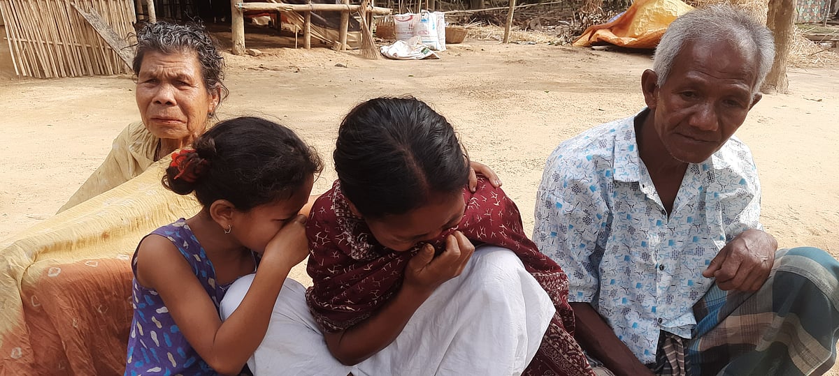 শেরপুরের ঝিনাইগাতীতে কুয়া সংস্কার করতে গিয়ে মারা যাওয়া নিরঞ্জন কোচ ও নারায়ণ কোচের স্বজনদের আহাজারি