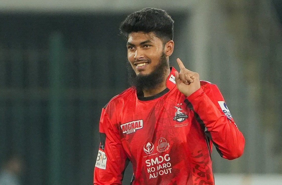 লাহোর কালান্দার্সের জার্সিতে রিশাদ হোসেন