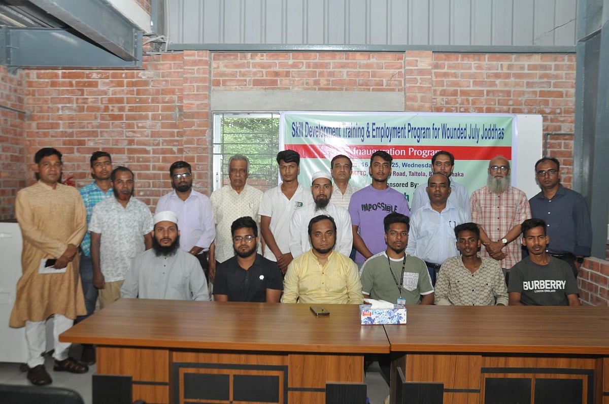 জুলাই গণ–অভ্যুত্থানে আহত ১০ জনকে প্রশিক্ষণ দেওয়ার কার্যক্রম শুরু হয়েছে। আজ বুধবার রাজধানী বাড্ডার সাঁতারকুল এলাকায় মাল্টিক্রাফট টেকনিক্যাল ট্রেনিং সেন্টারে