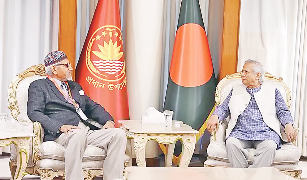 প্রধান উপদেষ্টার সঙ্গে সাক্ষাৎ করেন বিডিআর হত্যাকাণ্ডের ঘটনা তদন্তে গঠিত কমিশনের সদস্যরা। গতকাল ঢাকায় রাষ্ট্রীয় অতিথি ভবন যমুনায়