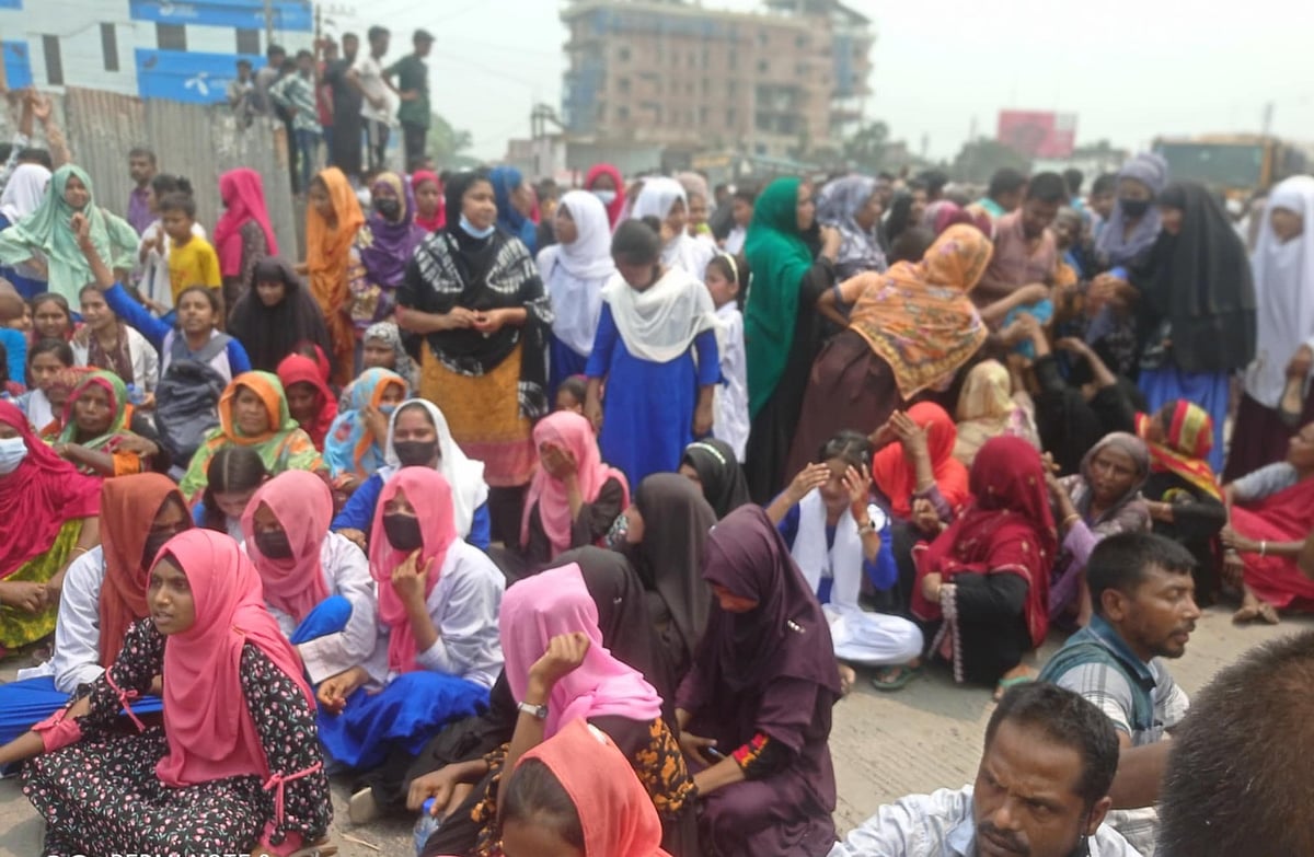 সাব্বির হত্যার বিচার দাবিতে গাইবান্ধার গোবিন্দগঞ্জে ঢাকা-রংপুর মহাসড়কে অবস্থান কর্মসূচি পালন করেন শিক্ষার্থী ও এলাকাবাসী। বুধবার দুপুরে গোবিন্দগঞ্জ উপজেলা সদরের চারমাথা মোড়ে