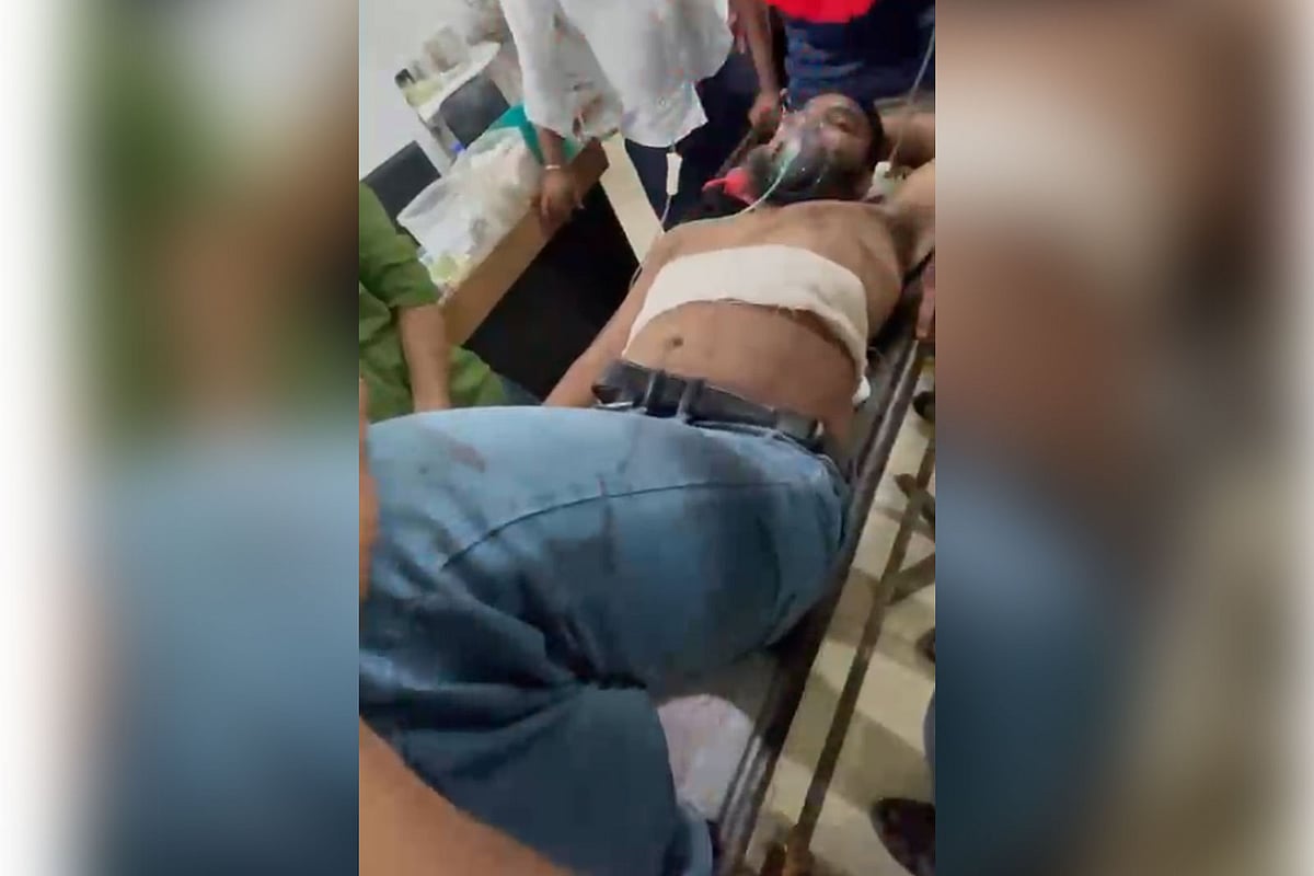 মিরপুর–১ এর গোলাগুলির ঘটনায় আহত সাজ্জাদকে ঢাকা মেডিকেল কলেজ হাসপাতালে ভর্তি করা হয়েছে