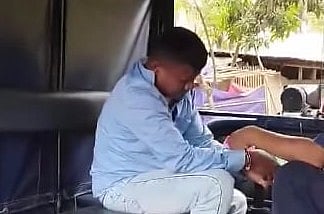 বগুড়ার শাজাহানপুর উপজেলা ছাত্রলীগের সাবেক সাংগঠনিক সম্পাদক আরিফুল ইসলামকে মারধর করে পুলিশে দিয়েছেন বিএনপির নেতা–কর্মীরা