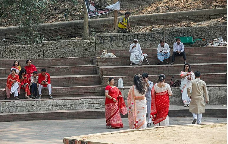 ডিসি হিলে এবার বৈশাখী অনুষ্ঠান না হওয়ার বিষয় জানতেন না অনেকে। এসে  ফিরে গেছেন অনেকে।