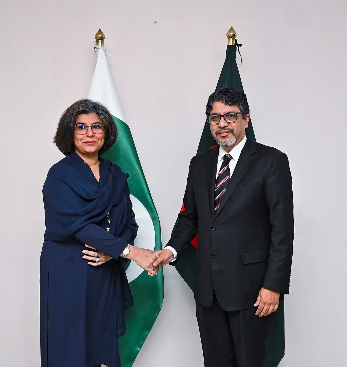 দেড় দশক পর গতকাল বৃহস্পতিবার বাংলাদেশ ও পাকিস্তানের পররাষ্ট্রসচিব পর্যায়ে বৈঠক হয়। রাষ্ট্রীয় অতিথি ভবন পদ্মায় ওই বৈঠকের পর পাকিস্তানের পররাষ্ট্রসচিব আমনা বালুচ ও বাংলাদেশের পররাষ্ট্রসচিব মো. জসীম উদ্দিন