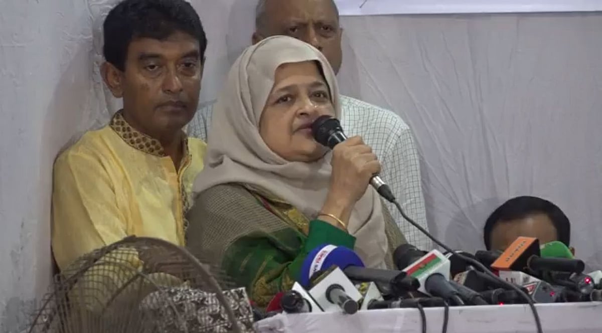 আজ বৃহস্পতিবার দুপুরে ঢাকার নয়াপল্টনে বিএনপির কেন্দ্রীয় কার্যালয়ের নিচতলায় আয়োজিত এক দোয়া মাহফিলে এসব কথা বলেন বিএনপির চেয়ারপারসনের উপদেষ্টা তাহসিনা রুশদীর