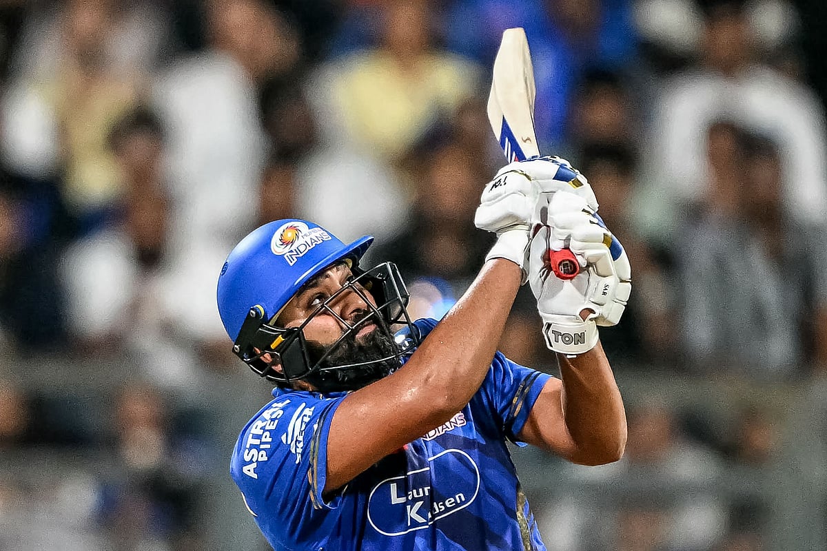 রোহিত শর্মার তিন ছয়ে ১৬ বলে ২৬ রানের ইনিংসে দারুণ শুরু পায় মুম্বাই