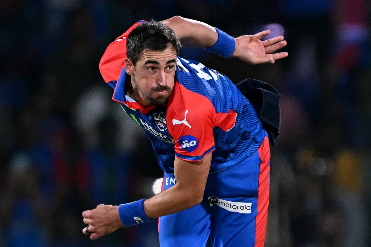 কাল ম্যাচসেরা হয়েছেন স্টার্ক