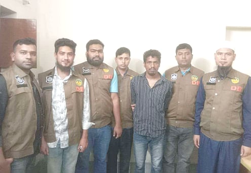 ডিবির অভিযানে গ্রেপ্তার পলাতক আসামি মো. আরিফ