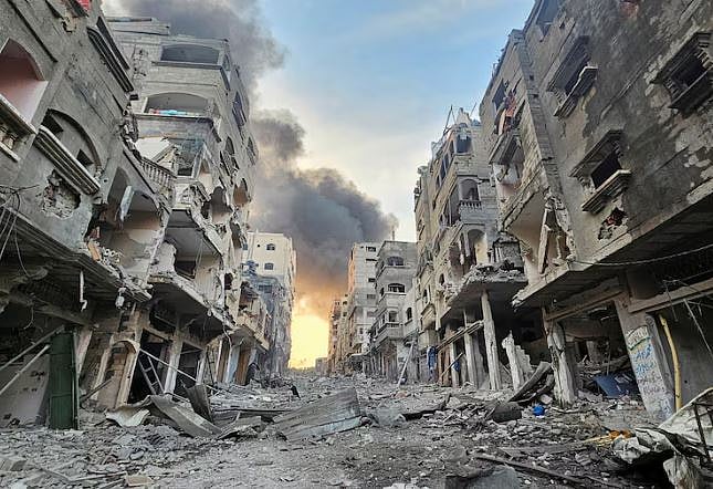 ইসরায়েলের হামলায় বিধ্বস্ত উত্তর গাজার জাবালিয়া এলাকা