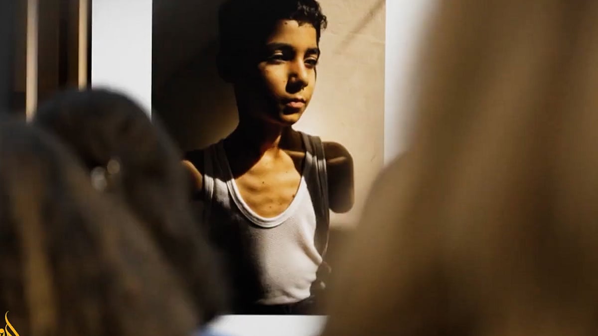 দুই হাত হারানো গাজার শিশুটির ছবিই এবার অ্যাওয়ার্ড পেল