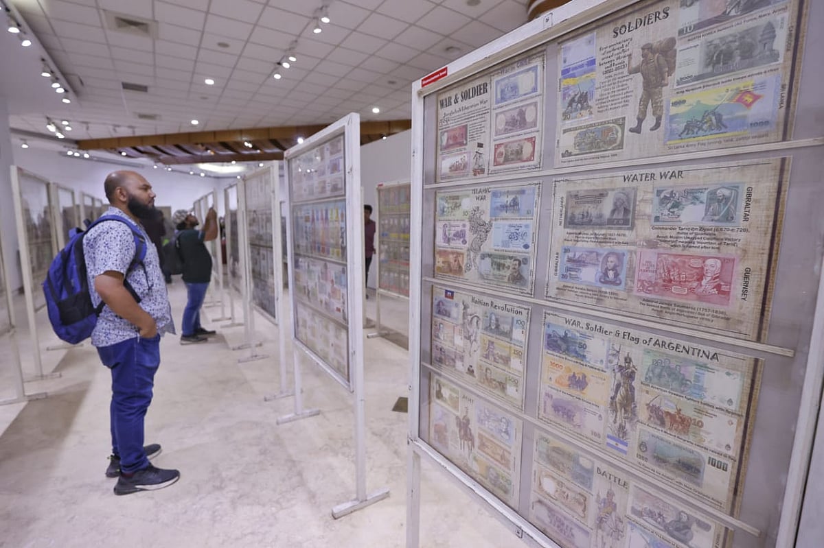 ৭০ জনের বেশি সংগ্রাহকের সংগ্রহ নিয়ে শুরু হয়েছে এই প্রদর্শনী।