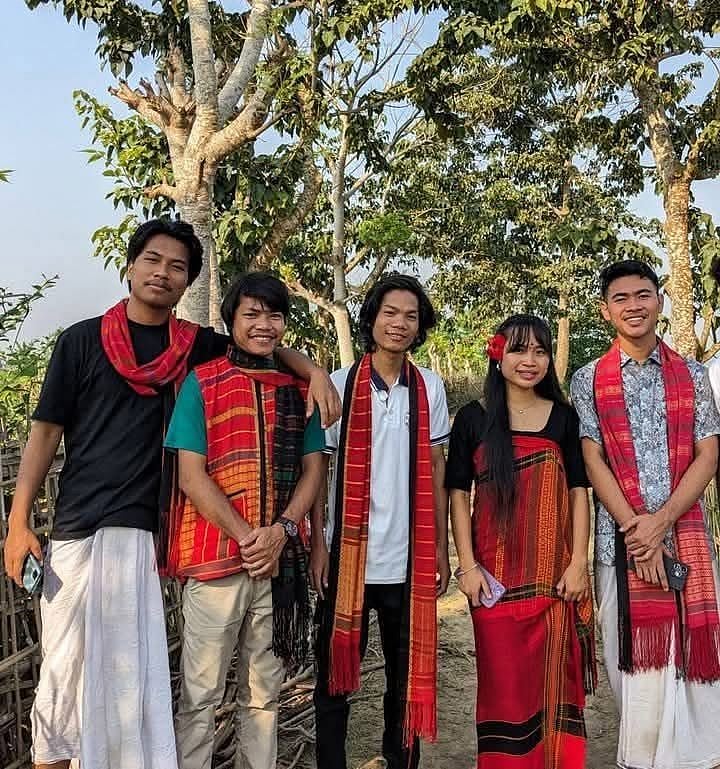 অপহরণের আগে বিজু উৎসবে চট্টগ্রাম বিশ্ববিদ্যালয়ের পাঁচ শিক্ষার্থী এক সঙ্গে ছবি তোলেন
