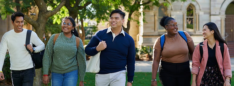 এ স্কলারশিপের আওতায় বিদেশি শিক্ষার্থীদের বিনা মূল্যে স্নাতকোত্তর এবং পিএইচডিতে পড়ার সুযোগ দেয় অস্ট্রেলিয়ার মেলবোর্ন বিশ্ববিদ্যালয়