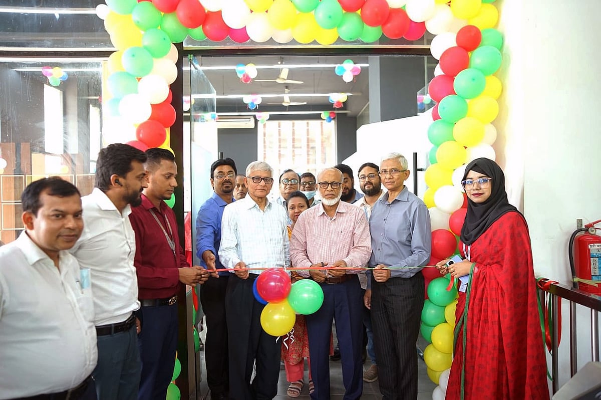 বাংলাদেশ ইউনিভার্সিটিতে পাঁচ দিনব্যাপী ভর্তিমেলার উদ্বোধন করেন প্রতিষ্ঠানটির উপাচার্য অধ্যাপক জাহাঙ্গীর আলম