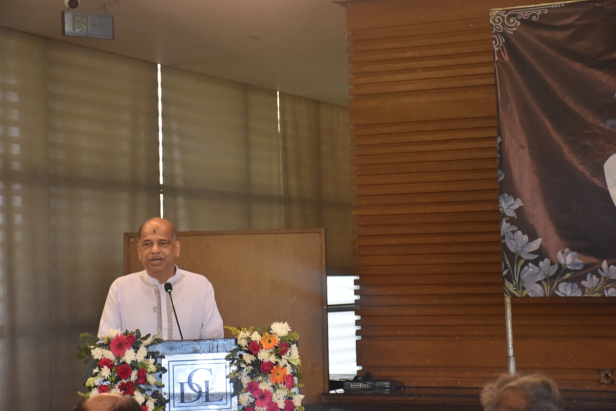 ঢাকা বিশ্ববিদ্যালয়ের উদ্ভিদবিজ্ঞান বিভাগের সাবেক অধ্যাপক ও একুশে পদকপ্রাপ্ত  উদ্ভিদবিজ্ঞানী আহমদ শামসুল ইসলামের স্মরণে স্মরণসভা অনুষ্ঠিত হয়েছে। গতকাল শনিবার সকালে রাজধানীর ঢাকা ক্লাবে