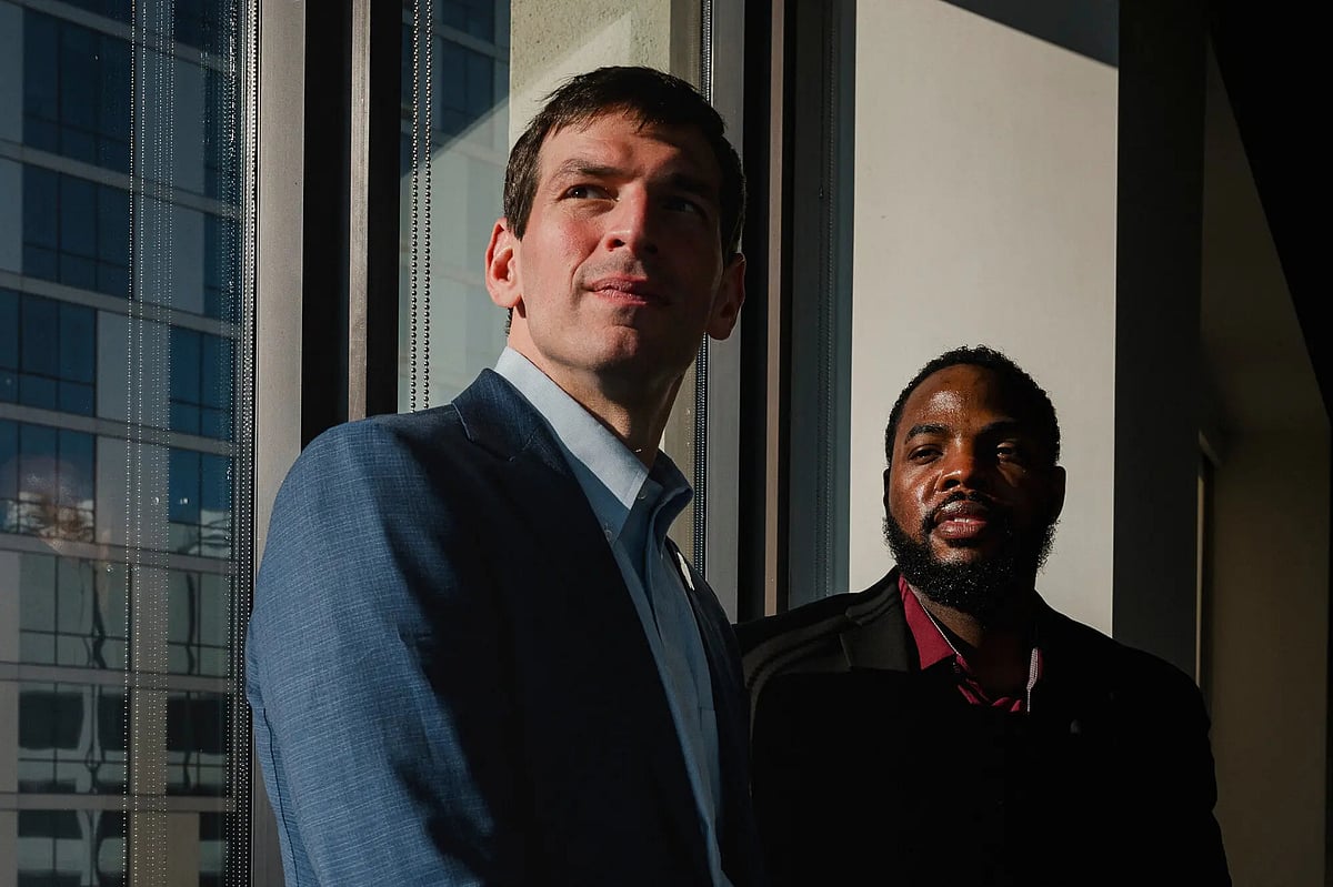 ডা. ডেভিড ফেগেনবম (বাঁয়ে) ও জোসেফ কোটস