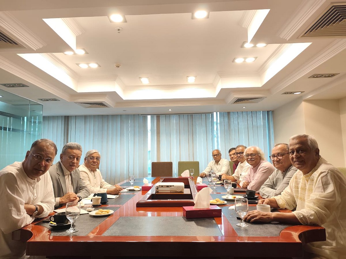 বিএনপির লিয়াজোঁ কমিটির সদস্যদের সঙ্গে বৈঠকে সিপিবি–বাসদের নেতারা। আজ রোববার বিকেলে রাজধানীর বনানীর একটি হোটেলে