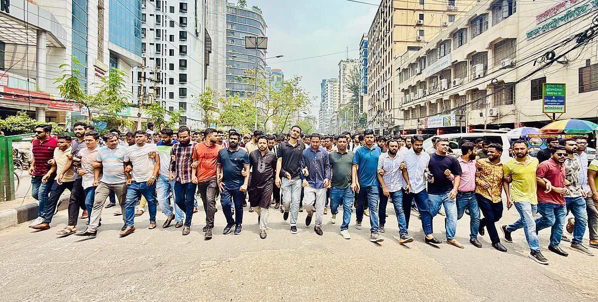 জাহিদুল ইসলামকে ছুরিকাঘাত করে হত্যার ঘটনায় রাজধানীর নয়াপল্টনে বিক্ষোভ মিছিল করে জাতীয়তাবাদী ছাত্রদল