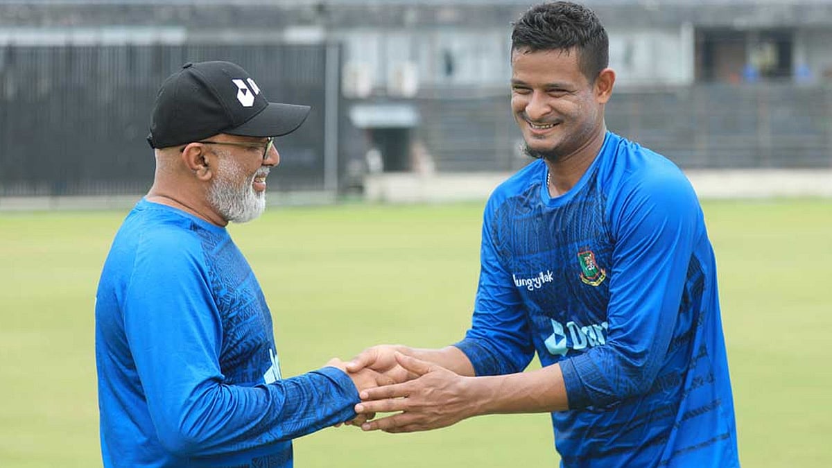 চন্ডিকা হাথুরুসিংহে ও নাসুম আহমেদ