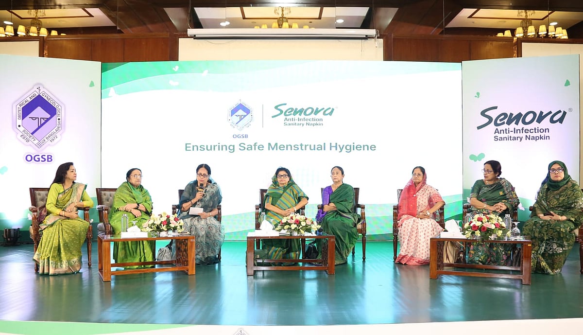 অনুষ্ঠানে ওজিএসবির সভাপতি অধ্যাপক ফারহানা দেওয়ানের পরিচালনায় ‘নিরাপদ মাসিক—কৈশোর থেকে নারীত্ব পর্যন্ত’ শীর্ষক একটি প্যানেল আলোচনায় অংশ নেন সাতজন প্রসূতি ও স্ত্রীরোগবিশেষজ্ঞ চিকিৎসক