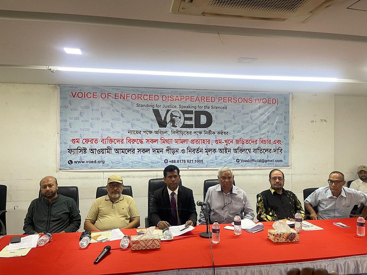 গুমবিষয়ক ব্যক্তিদের সংগঠনের আলোচনা সভায় বক্তব্য দেন আন্তর্জাতিক অপরাধ ট্রাইব্যুনালের চিফ প্রসিকিউটর তাজুল ইসলাম। ঢাকা, ২১ এপ্রিল