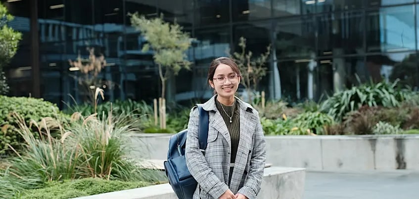 চাকরিরত প্রার্থীদেরও এমফিল ও পিএইচডিতে আবেদনের সুযোগ আছে