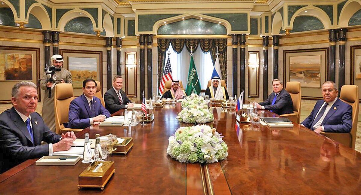 সৌদি আরবে সম্প্রতি যুক্তরাষ্ট্র ও রাশিয়ার প্রতিনিধিদের বৈঠক অনুষ্ঠিত হয়